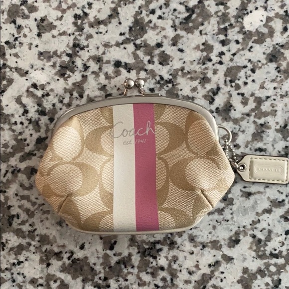 !!100% AUTHENTIC!! Small coach clutch - Picture 1 of 3